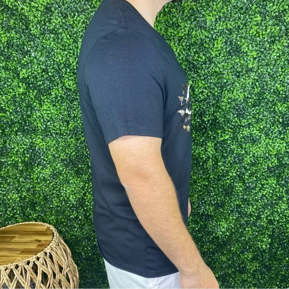 Mens guess v neck graphic‎ shortsleeve - Picture 3 of 6